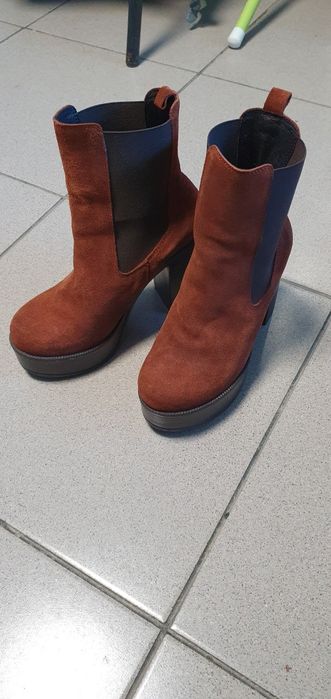 Боти, натурална кожа.