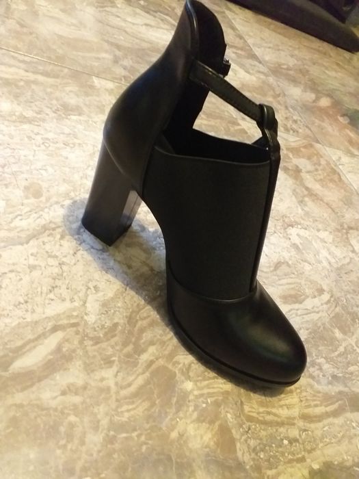 Обувки на висок ток