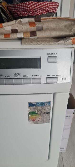 Продавам сушилня AEG