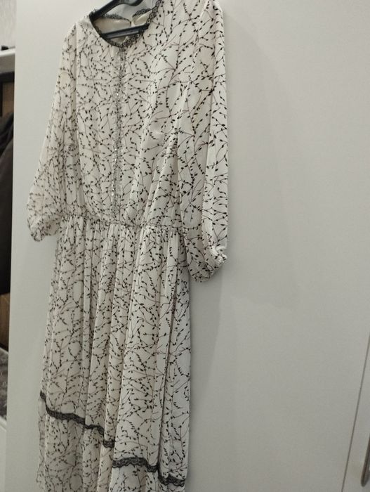 Продаются 2 платья  вечерних очень дешево