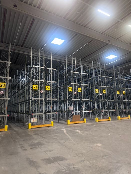 Rafturi metalice industriale reglabile