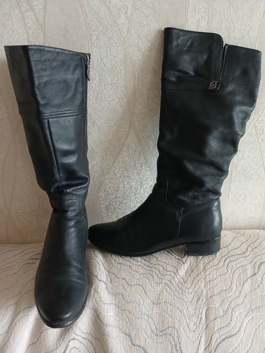 Продам недорого разную обувь.