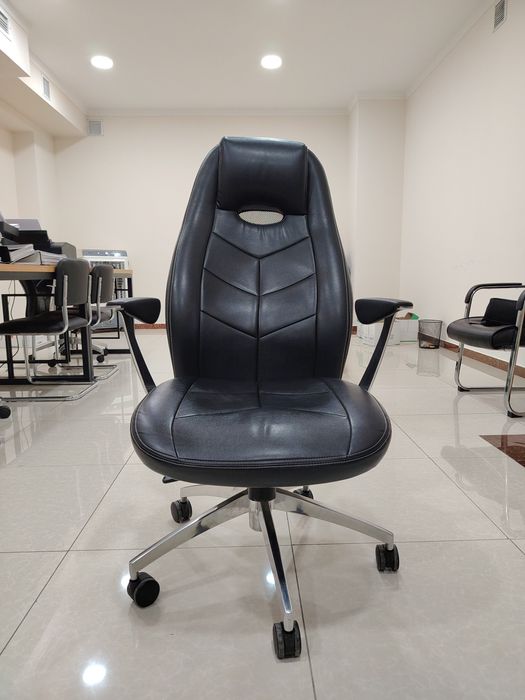 SROCHNO Yaxshi holatdagi ofis kreslosi sotiladi