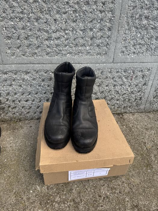 Зимни боти и кубинки от естествена кожа.