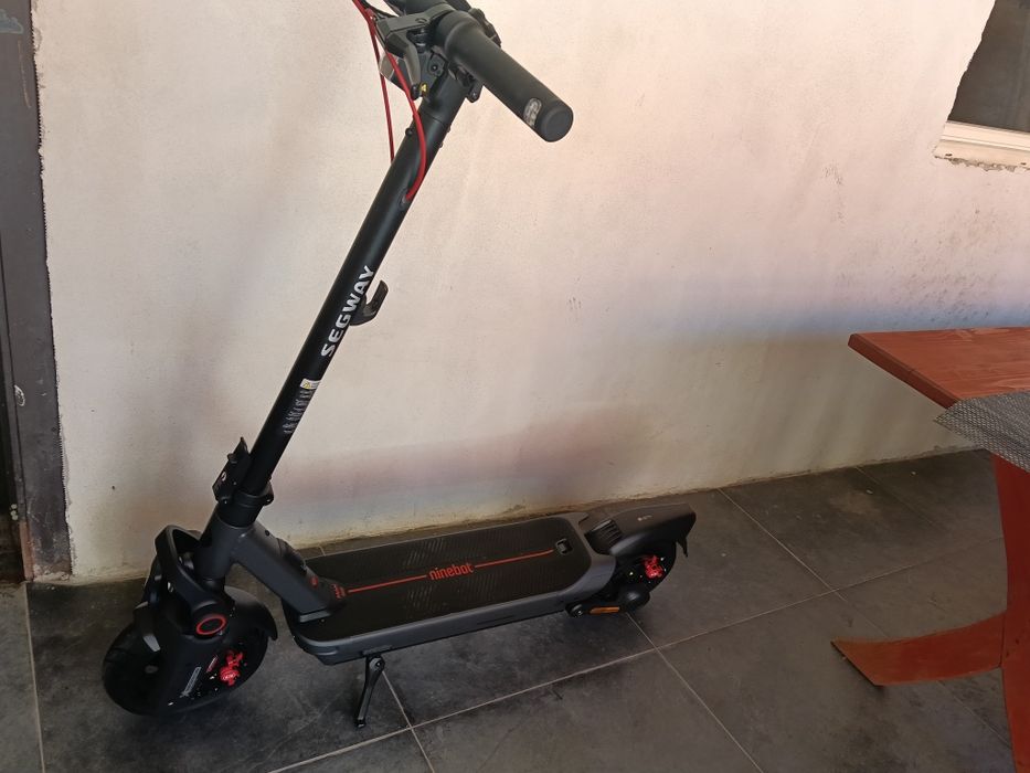 Trotineta electrica NINEBOT eKickScooter MAX G3 E, 11 inch, negru