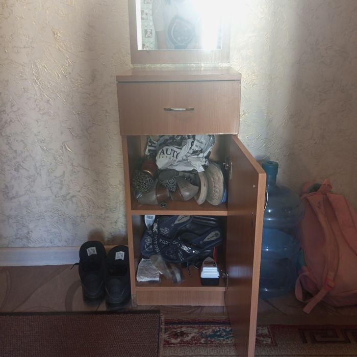 Прихожая с тумбой