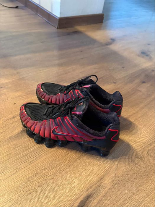Nike shox red/black