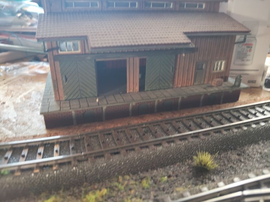 Vând figurine faller și depozit marfa