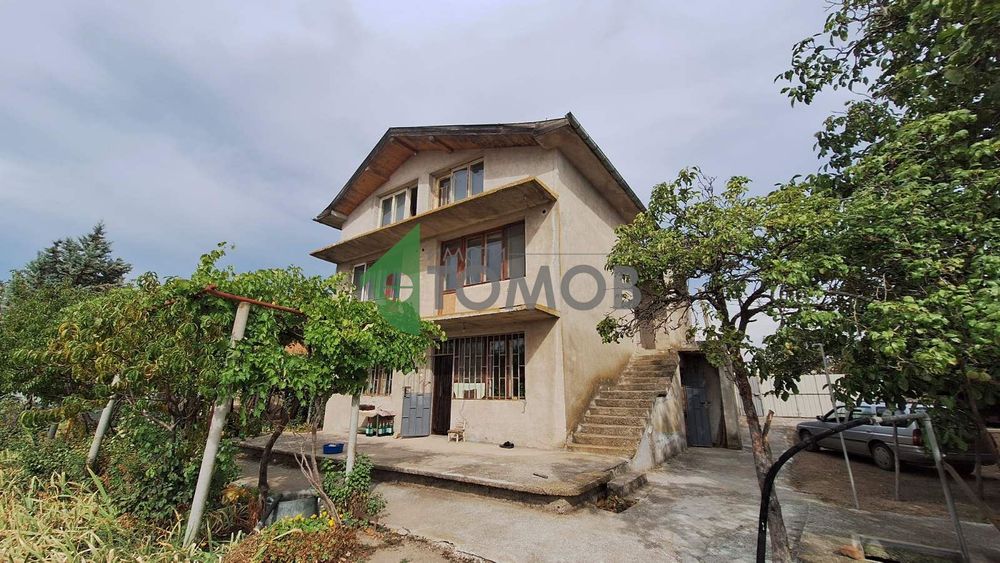 Здрава триетажна къща в село Загоре