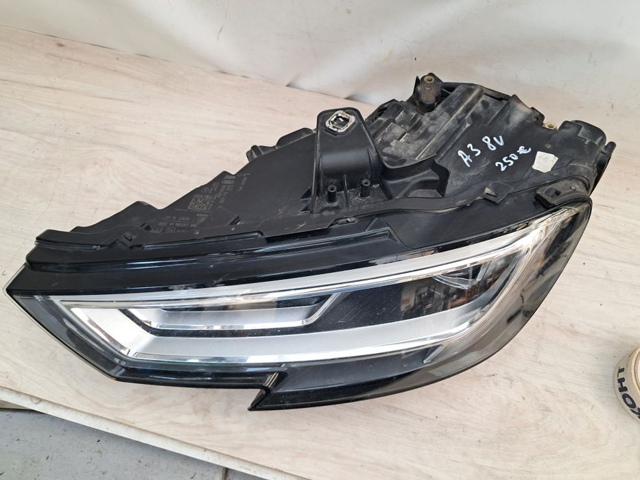 Фар Audi A3 V8 led