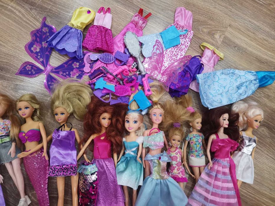 Лот кукли Барби с дрехи и аксесоари