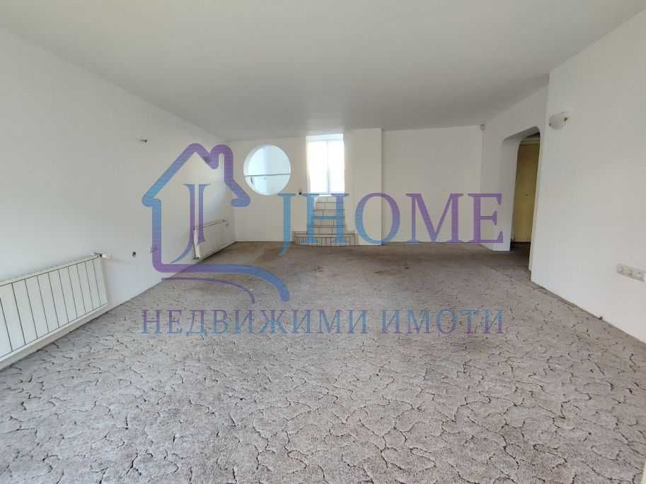 Уникален многостаен апартамент с ГАРАЖ, ул. Околчица