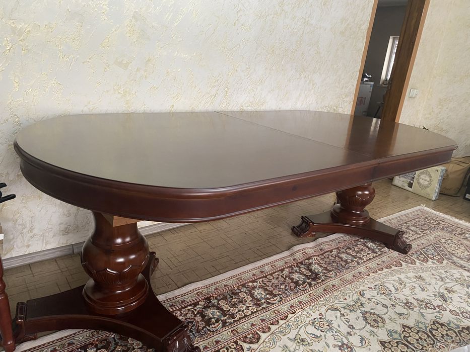 Продам стол в гостиную