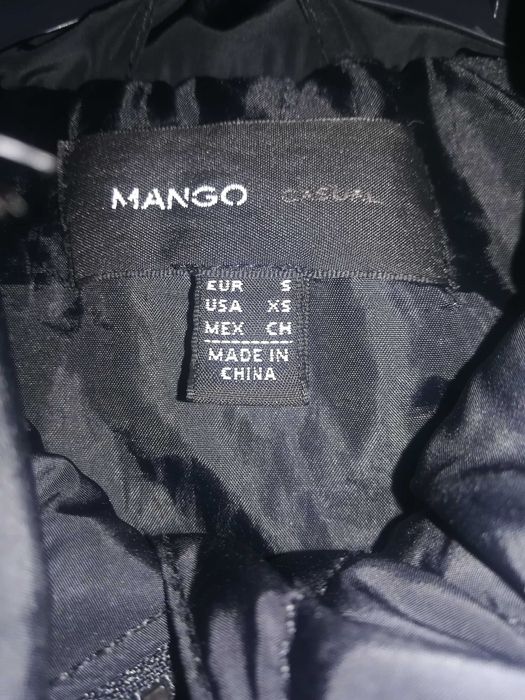 Дълго яке със сваляща качулка на Mango