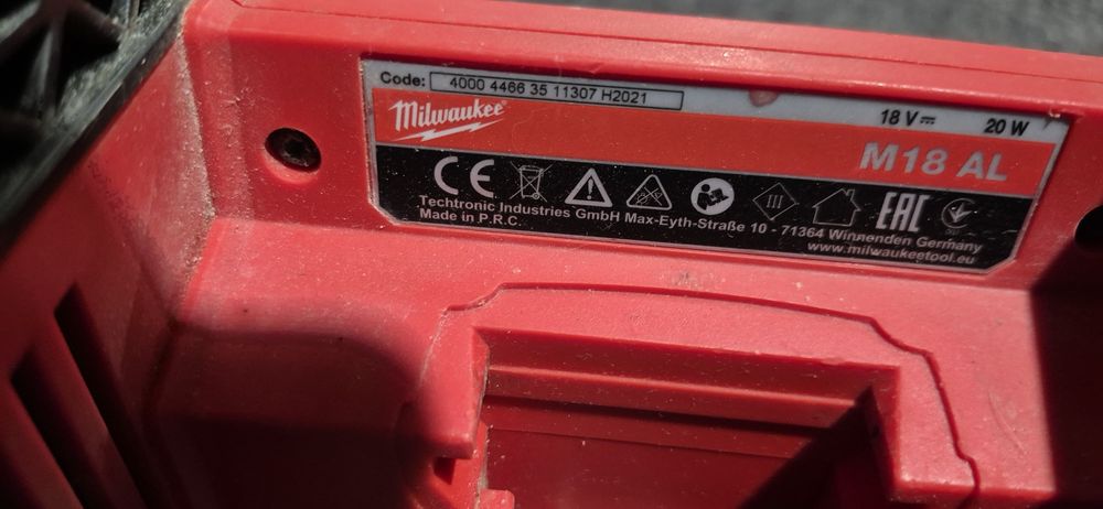 Hilti ,Milwaukee reflector de șantier pe acumulator