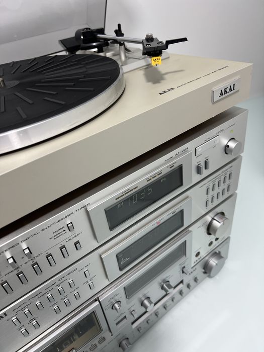 Linie AKAI: Amplificator Akai AM-U22, Deck Akai GX-F25, Audio Timer Akai DT-200, Tuner Akai AT-V04, Pickup Akai AP-B20C