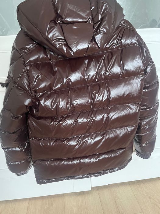 Продам пуховик  Moncler( новый)