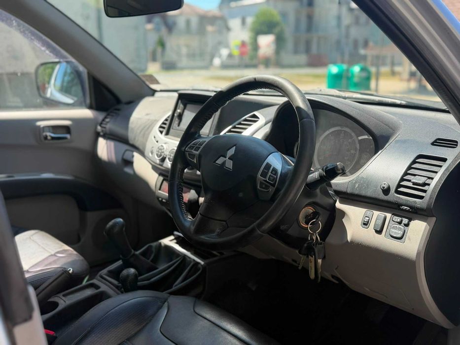 Mitsubishi L200 BARBARIAN BLAC 4X4 2013