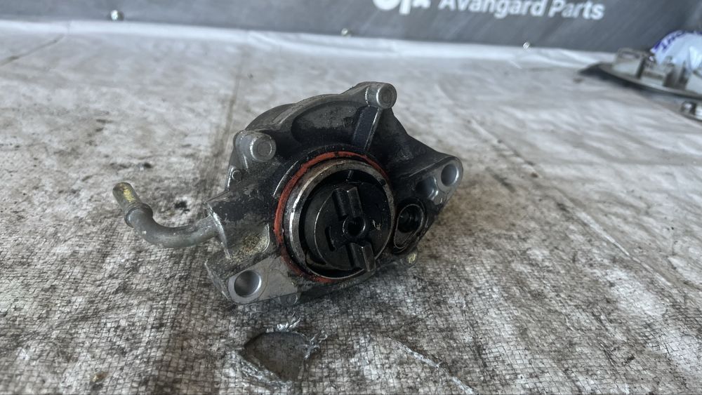 Peugeot 206 1.4 HDi вакуум помпа