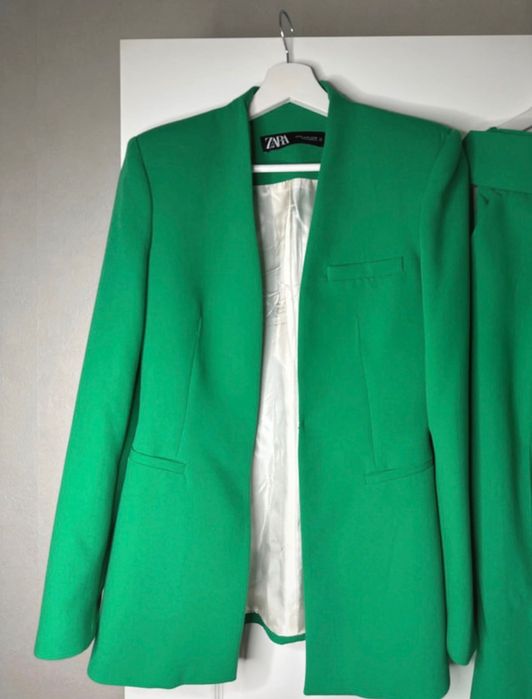 Costum Zara mărimea xs