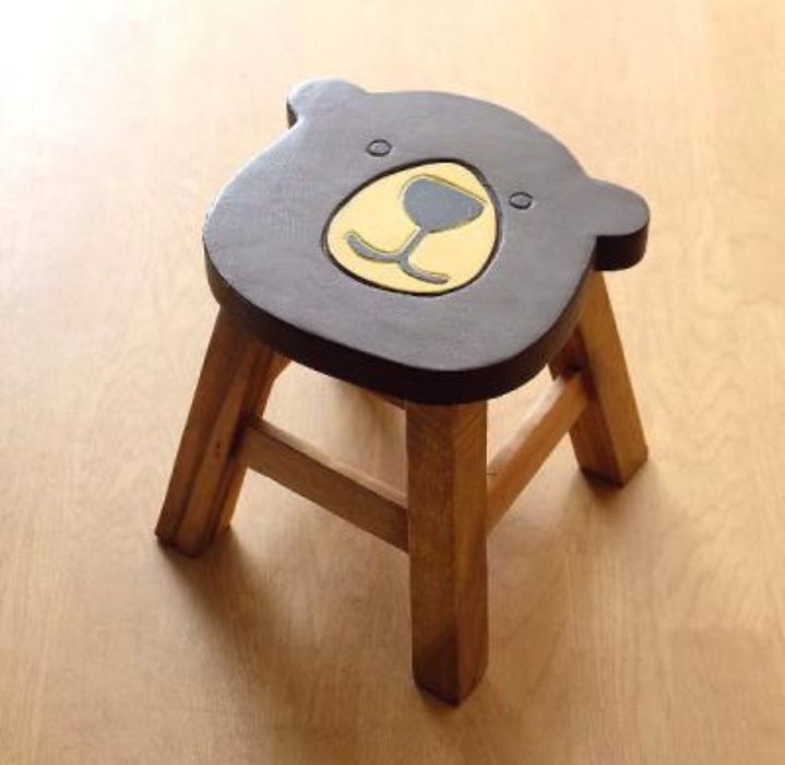 Стулья детские из дерева.