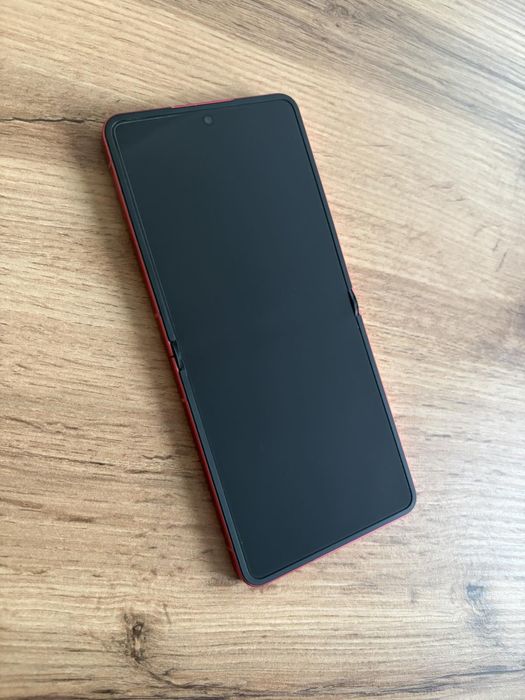 SAMSUNG GALAXY Z FLIP 7 256 GB с гаранция
