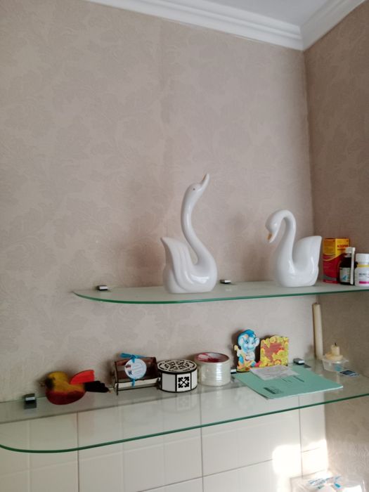 Полка стеклянная продаётся