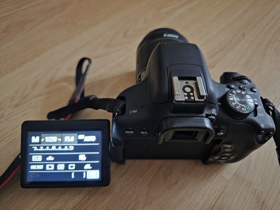 Фотоапарат CANON 750 D