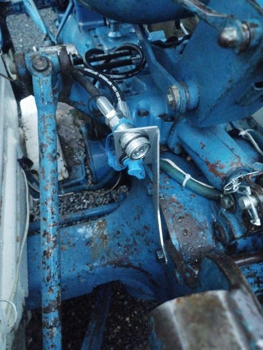 Vând tractor Ford 2000