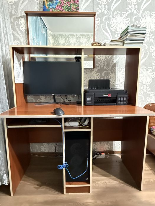 Продам кровать-тахту+компьютерный стол