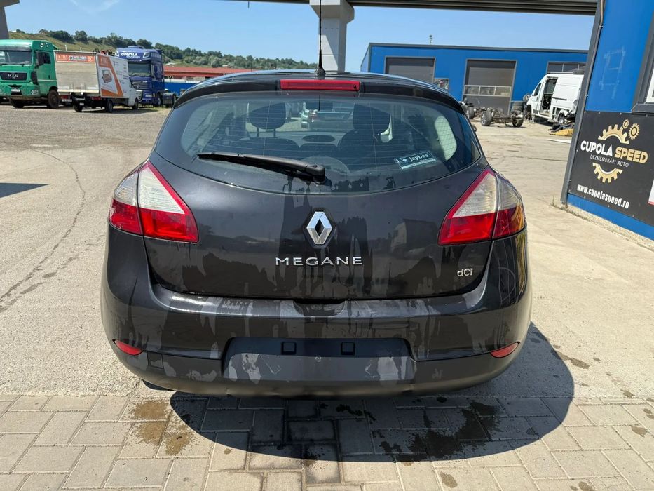 Dezmembrez / Dezmembrari / Piese Renault Megane 3 1.5 dci K9K 832 2011