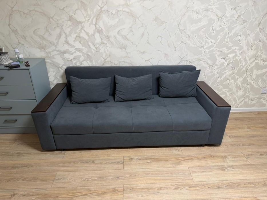 Диван срочно продам