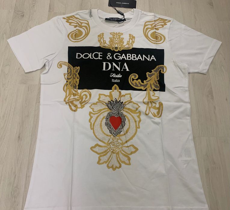 Нови мъжки тениски с етикети Dolce Gabbana
