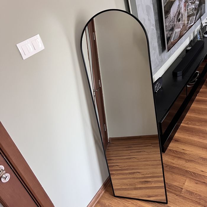 Голямо огледало със стойка