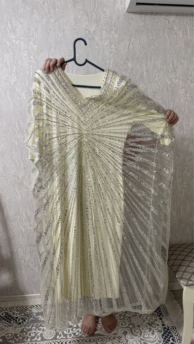 Платья на той, одевались только один раз