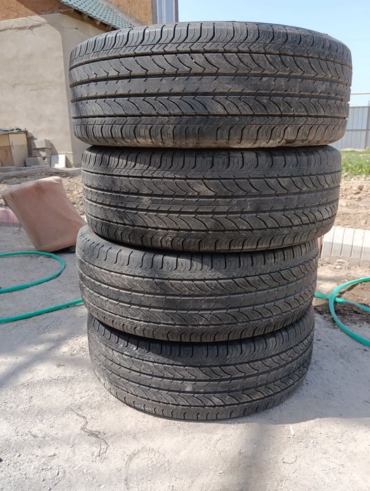 Продам резину  размер 235,55,18