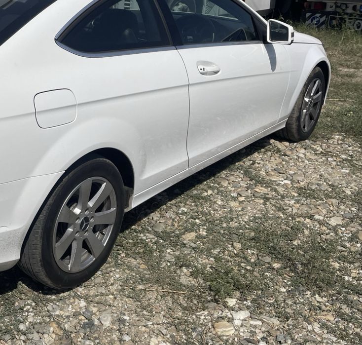 Usa / portiera dreapta Mercedes w204 c class coupe / alb / impecabila