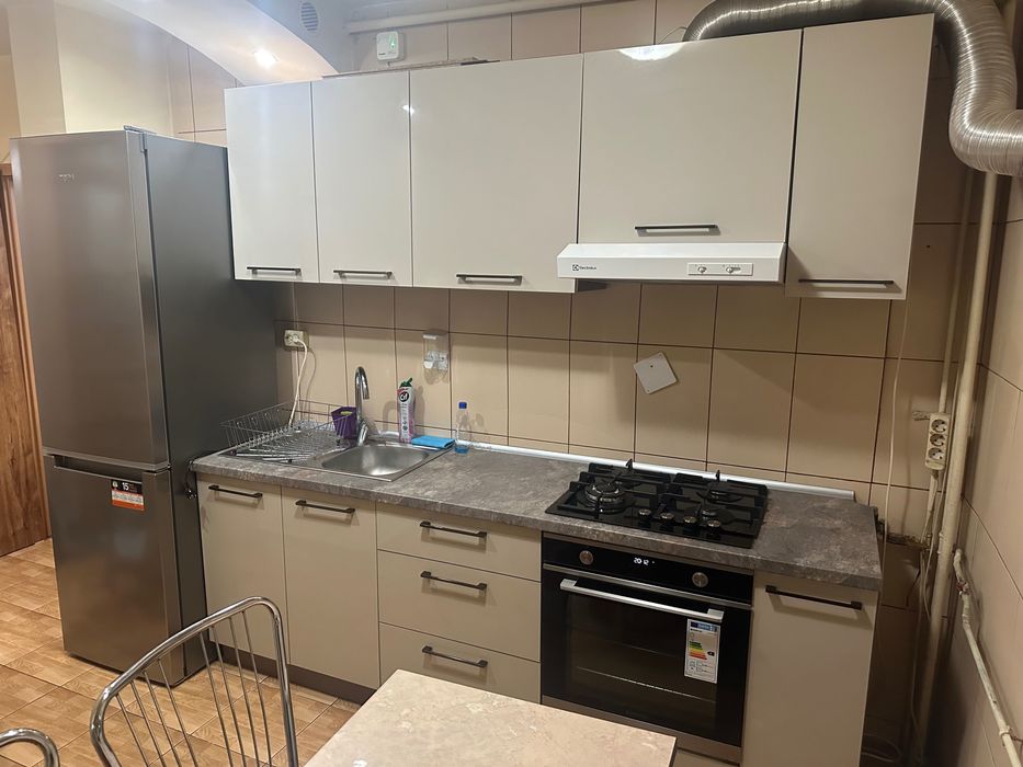 Închiriez garsonieră Mihai Bravu-Dristor etajul 1 loc de parcare 400€