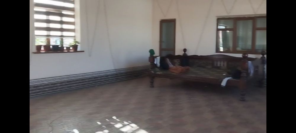 Ҳовли сотилади трассани устида бизнес учун қулай жой