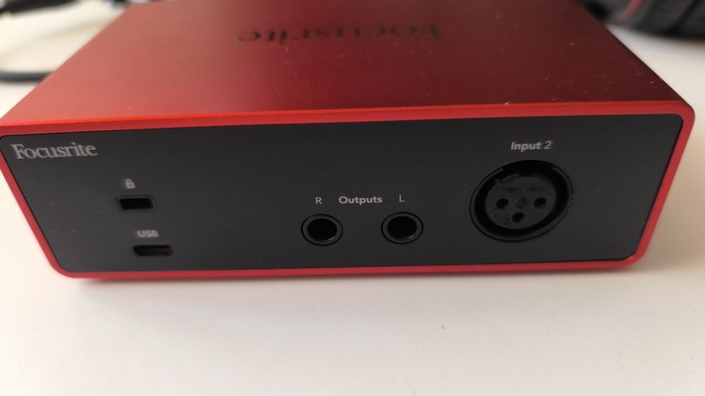 Focusrite colo звуковая карта.