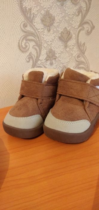 Продам обувь детскую не дорого