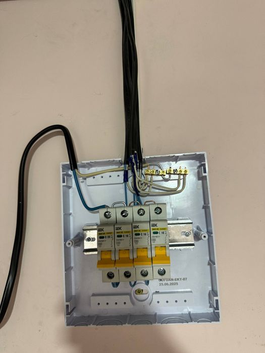 Услуги электрика недорого