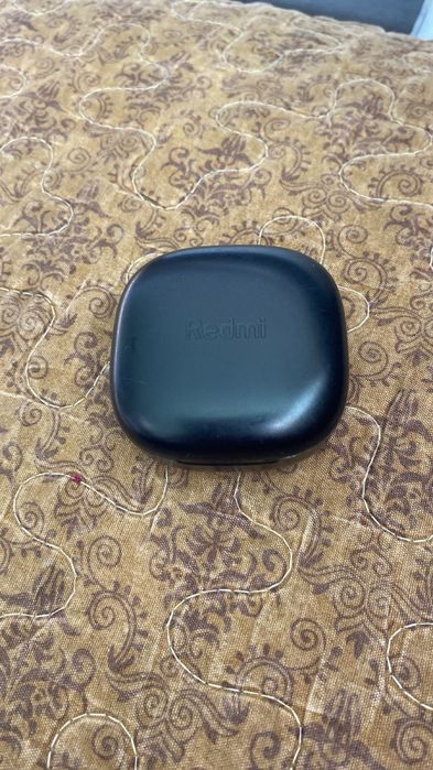 Продам наушники редми