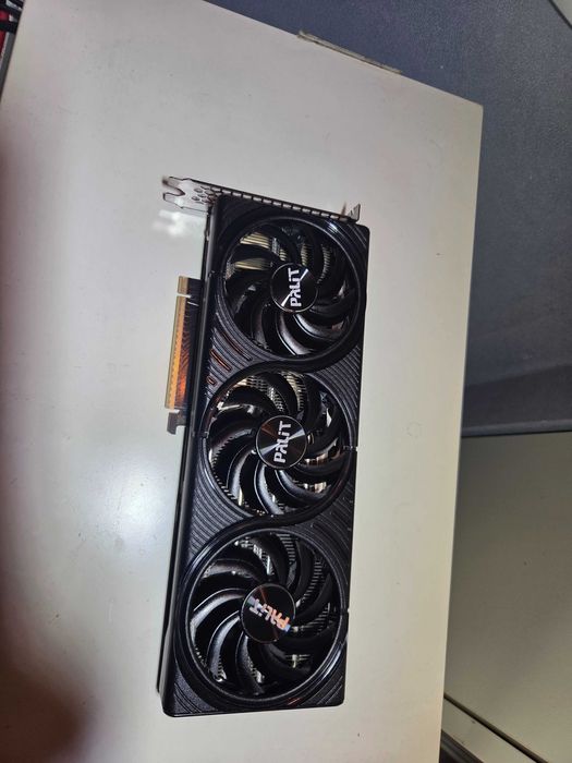 Vand placa video in GARANTIE nVidia GeForce RTX 5070 ca noua