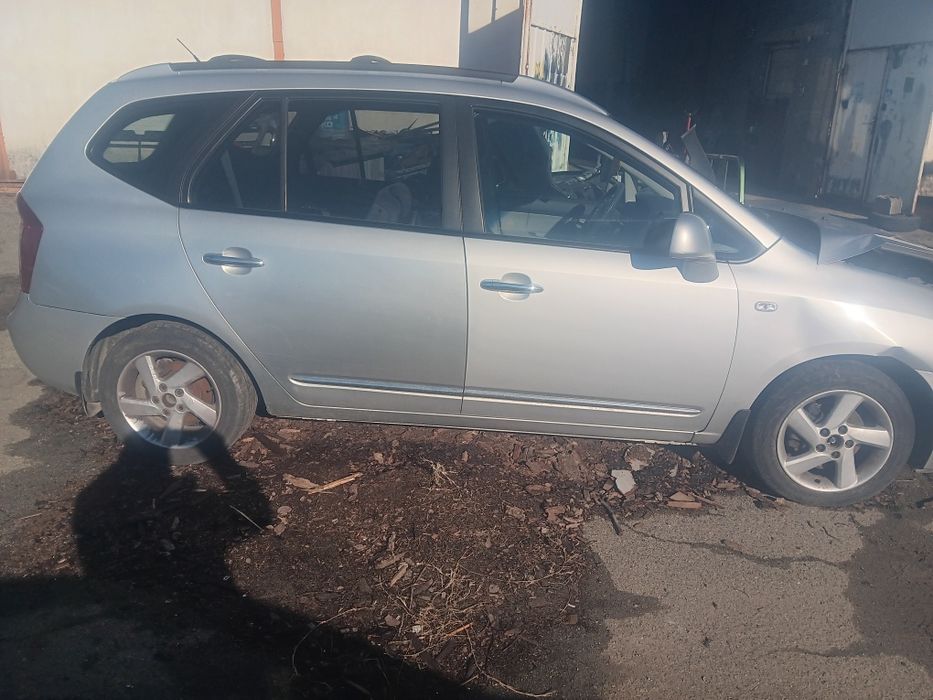 Kia carens 2.0D на части