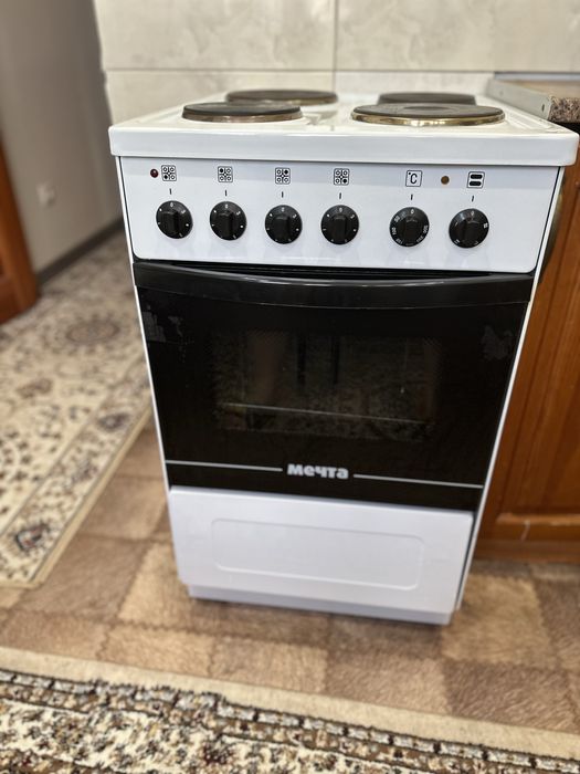 Продам кухонную электро плиту