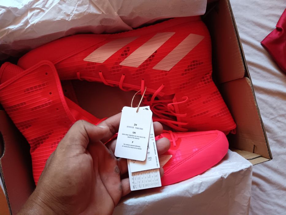 Vând ghete box adidas