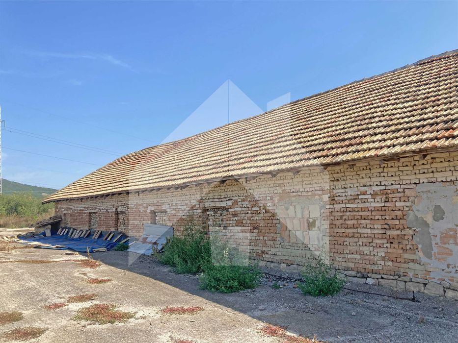 Продава БИЗНЕС имот ФЕРМА-стопанство в с. Зайчино ореше (Нови пазар).