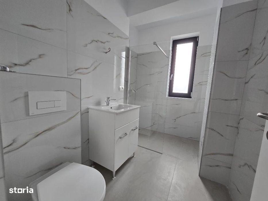 De vanzare Apartament 3 camere, zona Centru Bloc Nou.
