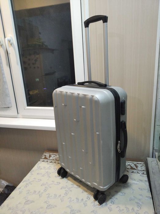 Дорожный чемодан на колесах.